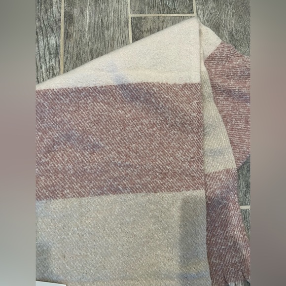 NWT Gentle Fawn Scarf - Picture 3 of 6